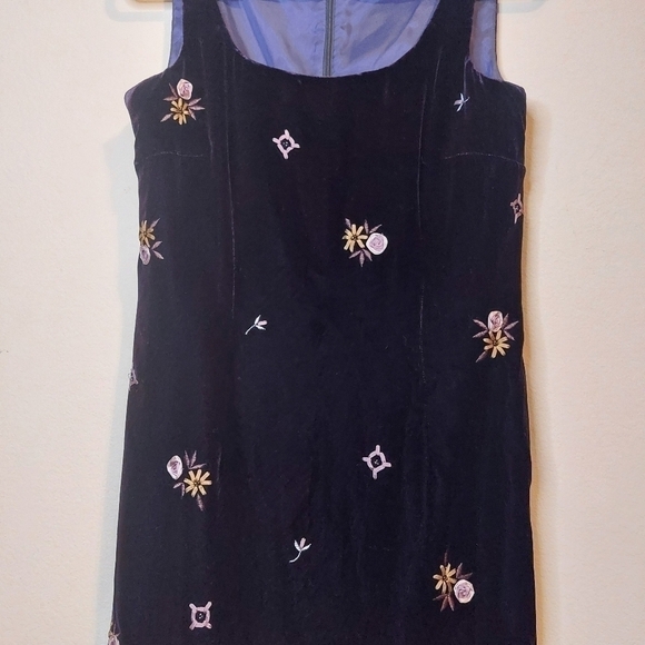 ANN TAYLOR LADIES SLEEVELESS VELVET MIDI DRESS- 6P - Picture 3 of 5